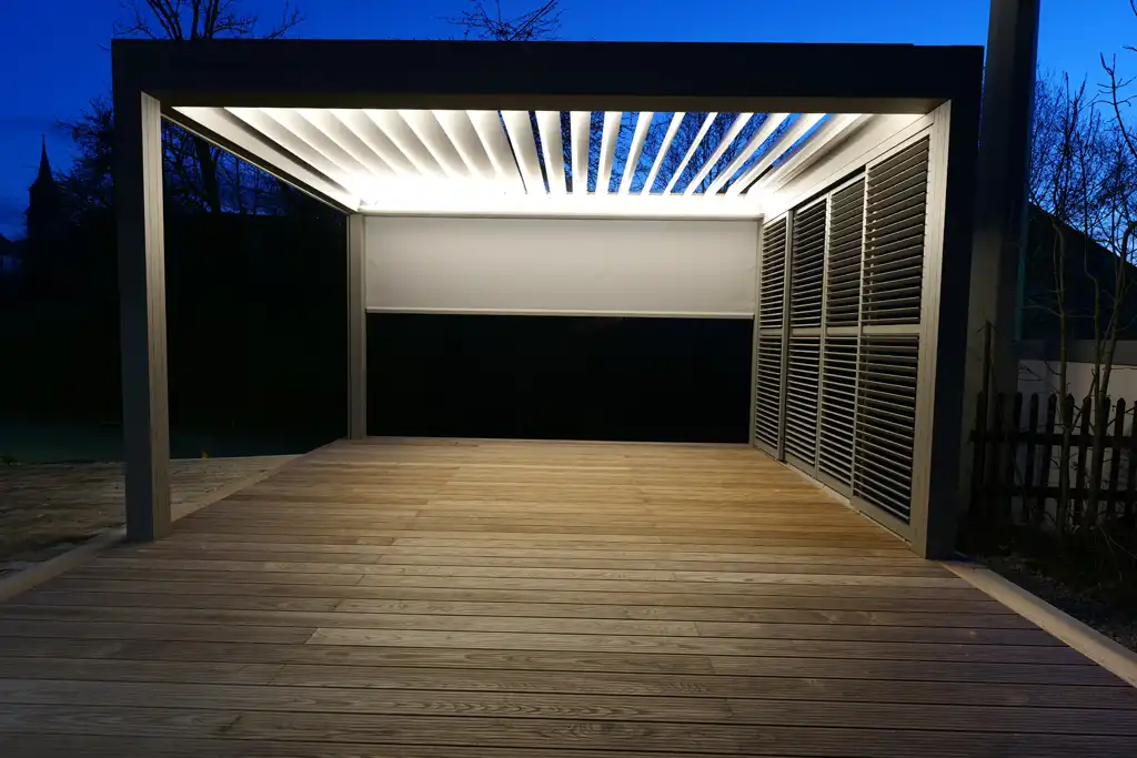 Langlebiges Lamellendach aus Aluminium